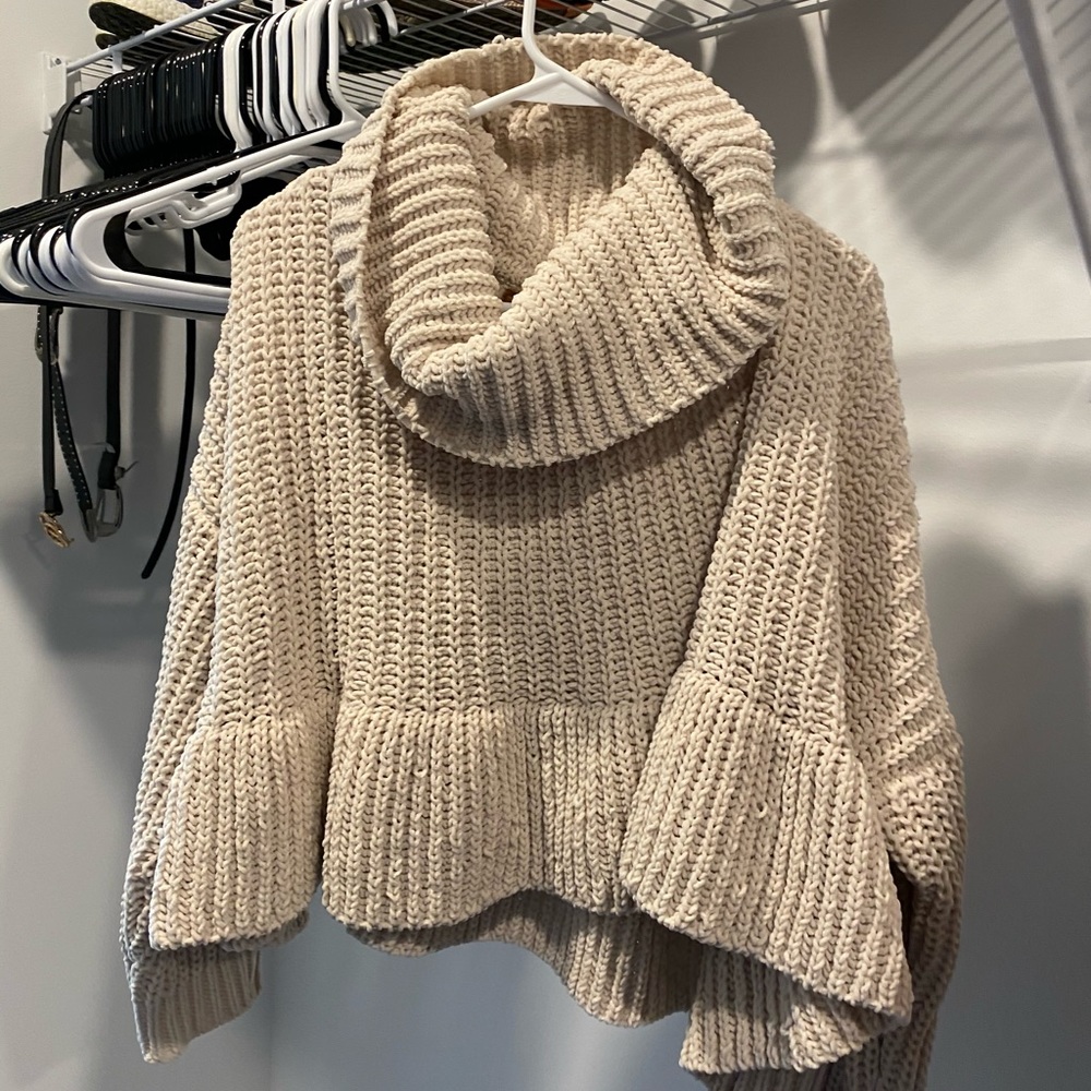 Cropped flows cowl neck sweater
